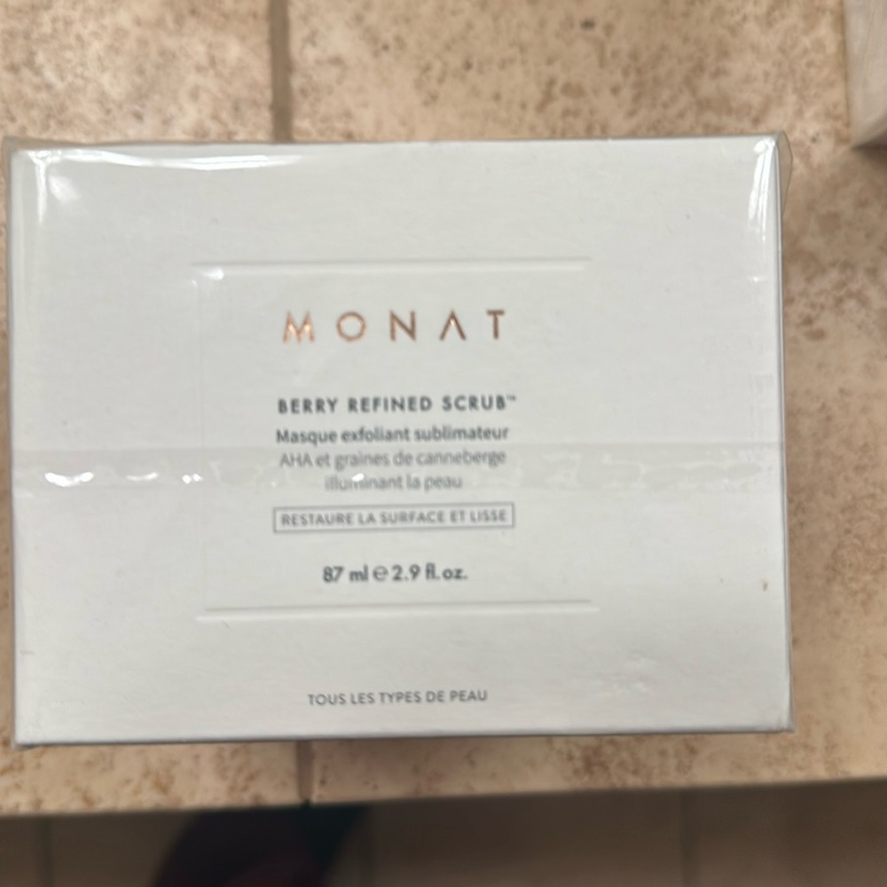 Monat Berry Refined Scrub